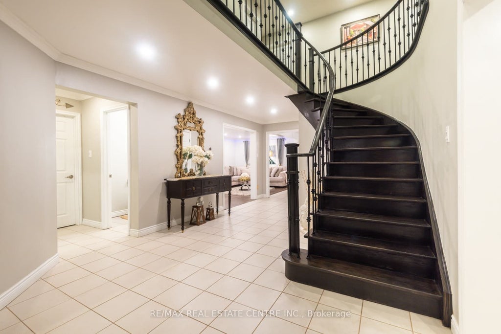Photo of 3683 East Park Court, Mississauga, ON L5L 4V6 (MLS # W13515270)