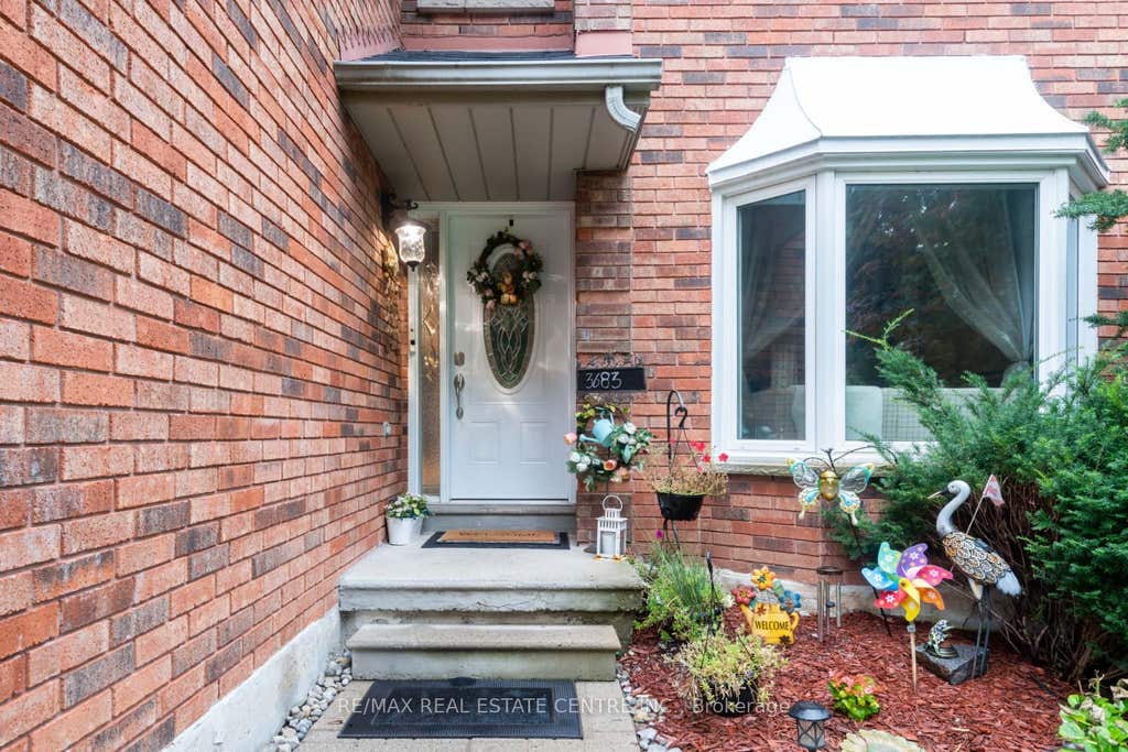 Photo of 3683 East Park Court, Mississauga, ON L5L 4V6 (MLS # W13515270)