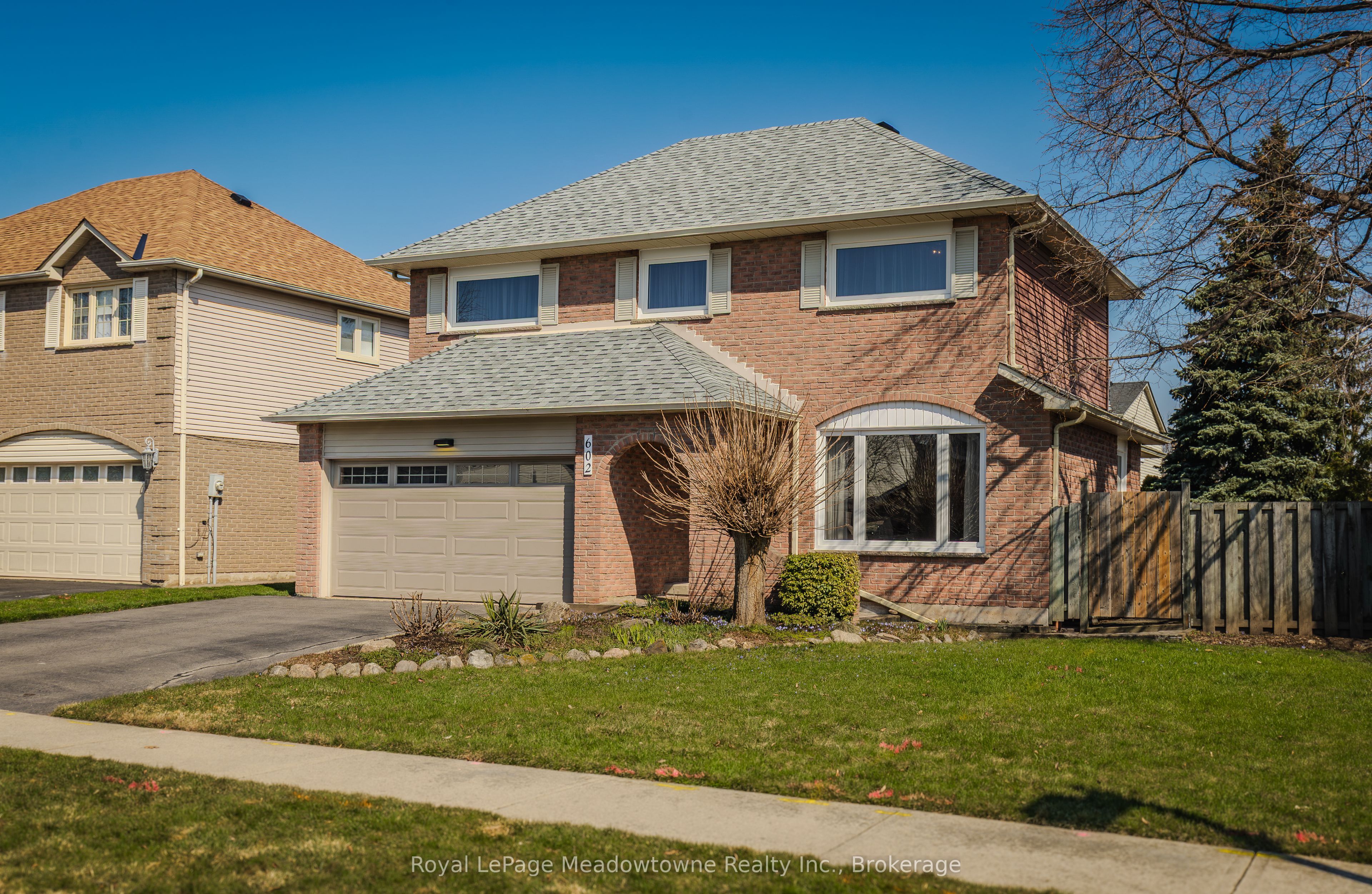 602 Hawthorne Crescent