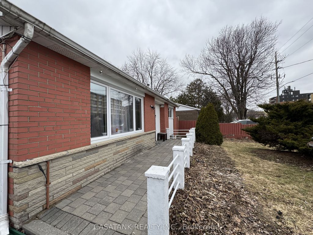 Photo of 4 Leslie Street, Brampton, ON L6X 2J4 (MLS # W12822754)