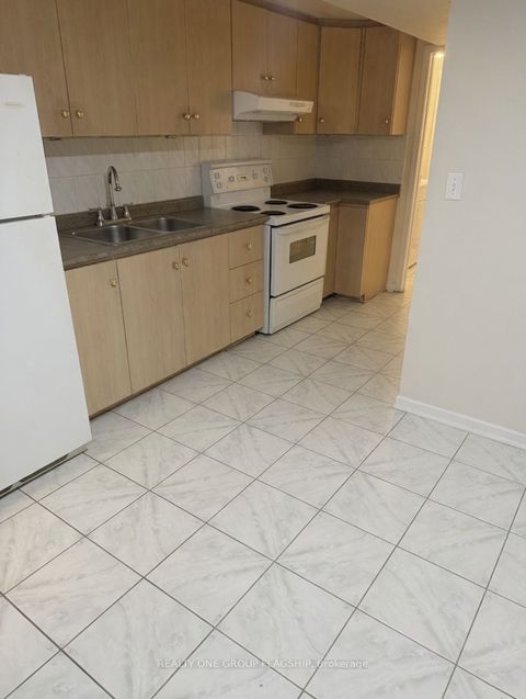 560 Garden Walk Mississauga ON L5W 1W1