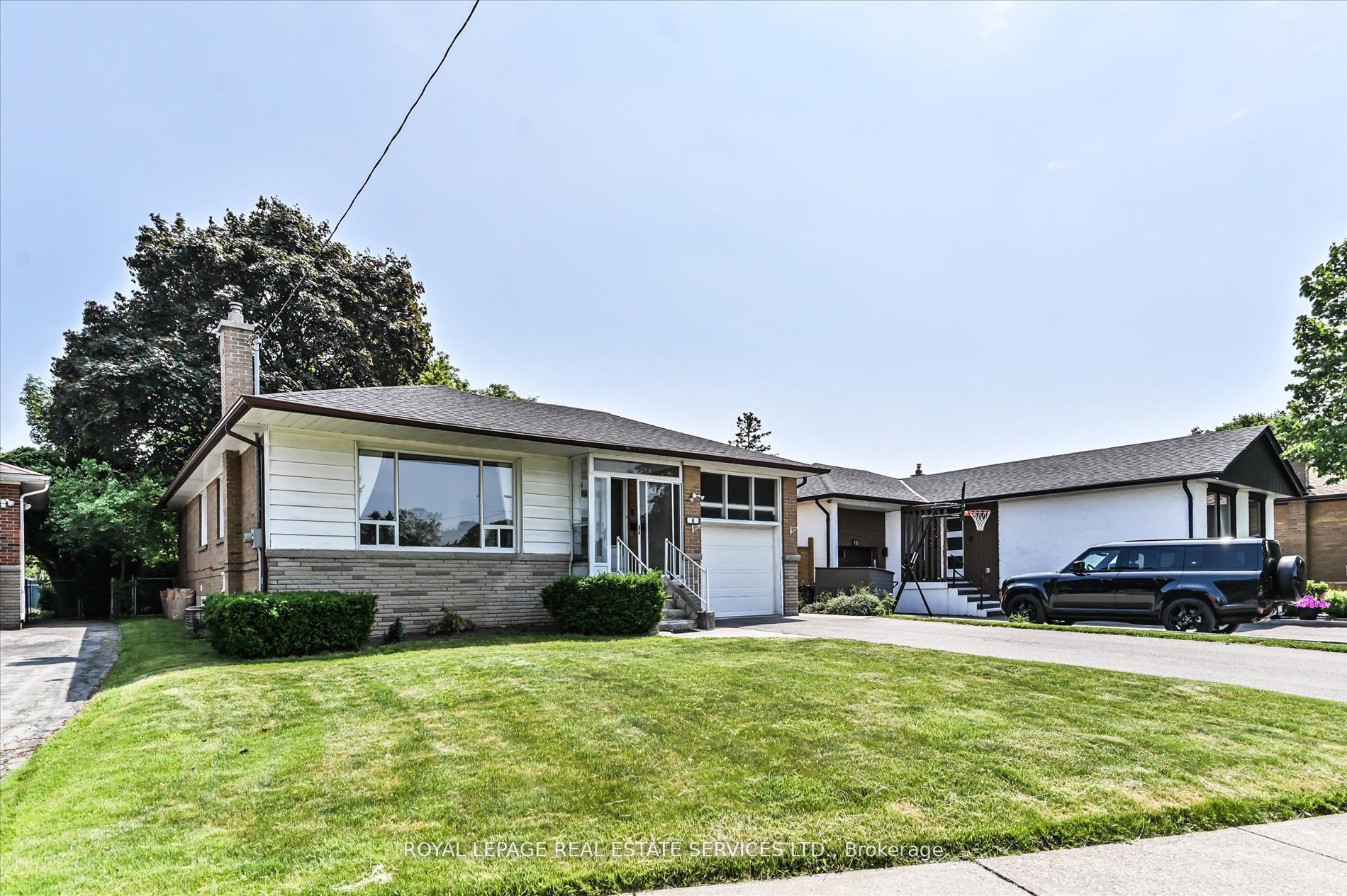8 Baskerville Crescent
