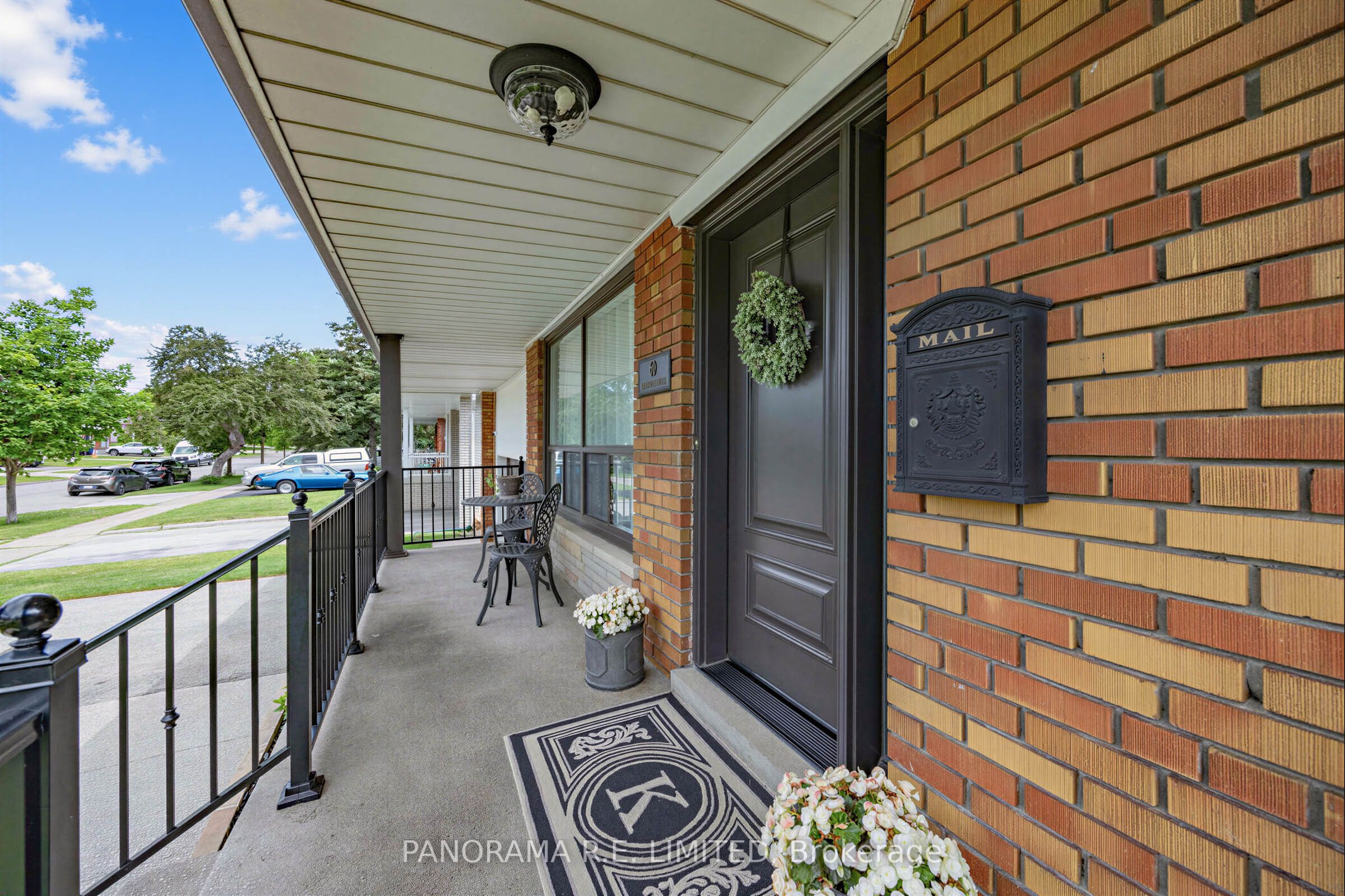 60 Norgrove Crescent