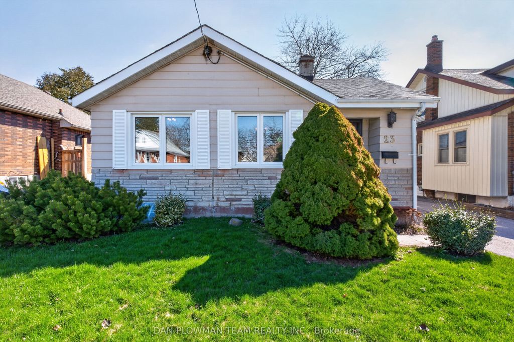 Photo of 23 Patricia Avenue, Oshawa, ON L1H 5W1 (MLS # E13033018)