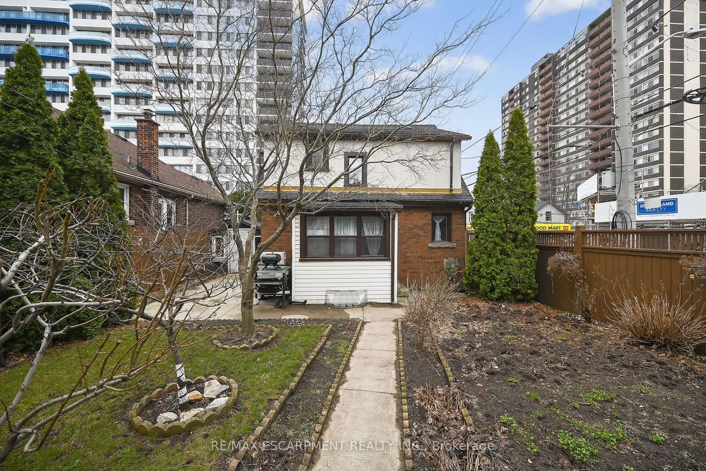 Photo of 144 Hunter Street W, Hamilton, ON L8P 1R1 (MLS # X12953736)
