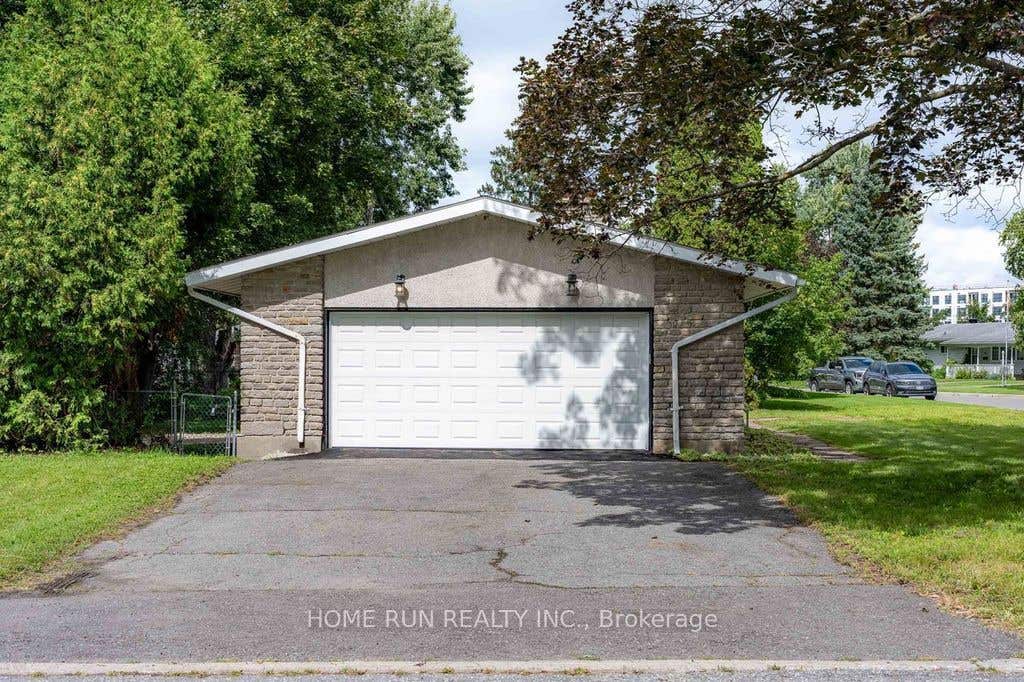 Photo of 50 Ullswater Drive, Crystal Bay - Rocky Point - Bayshore, ON K2H 5H6 (MLS # X13715034)