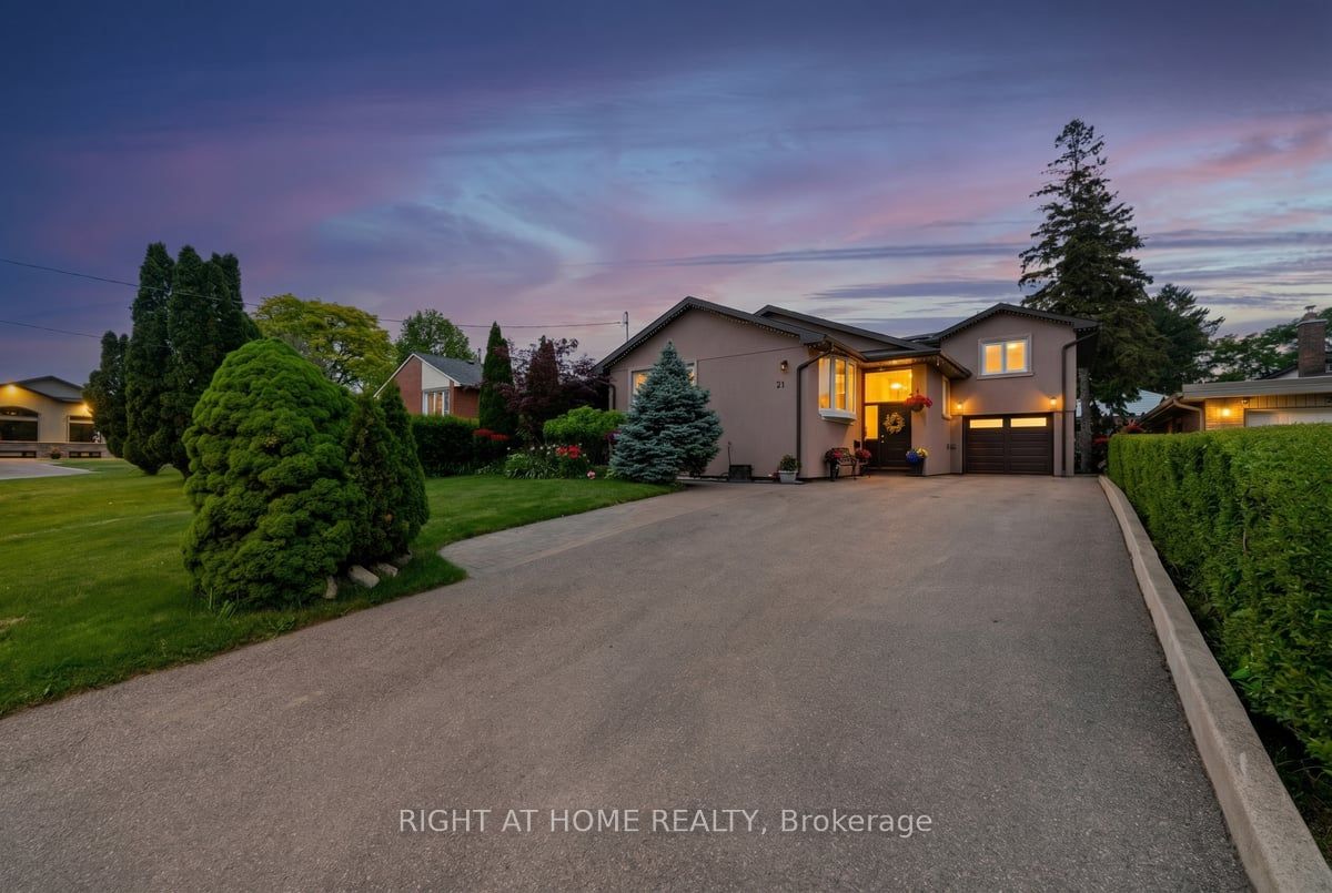 Photo 1 of 50 — 21 Warbeck Place, Toronto, ON M9R 3C2