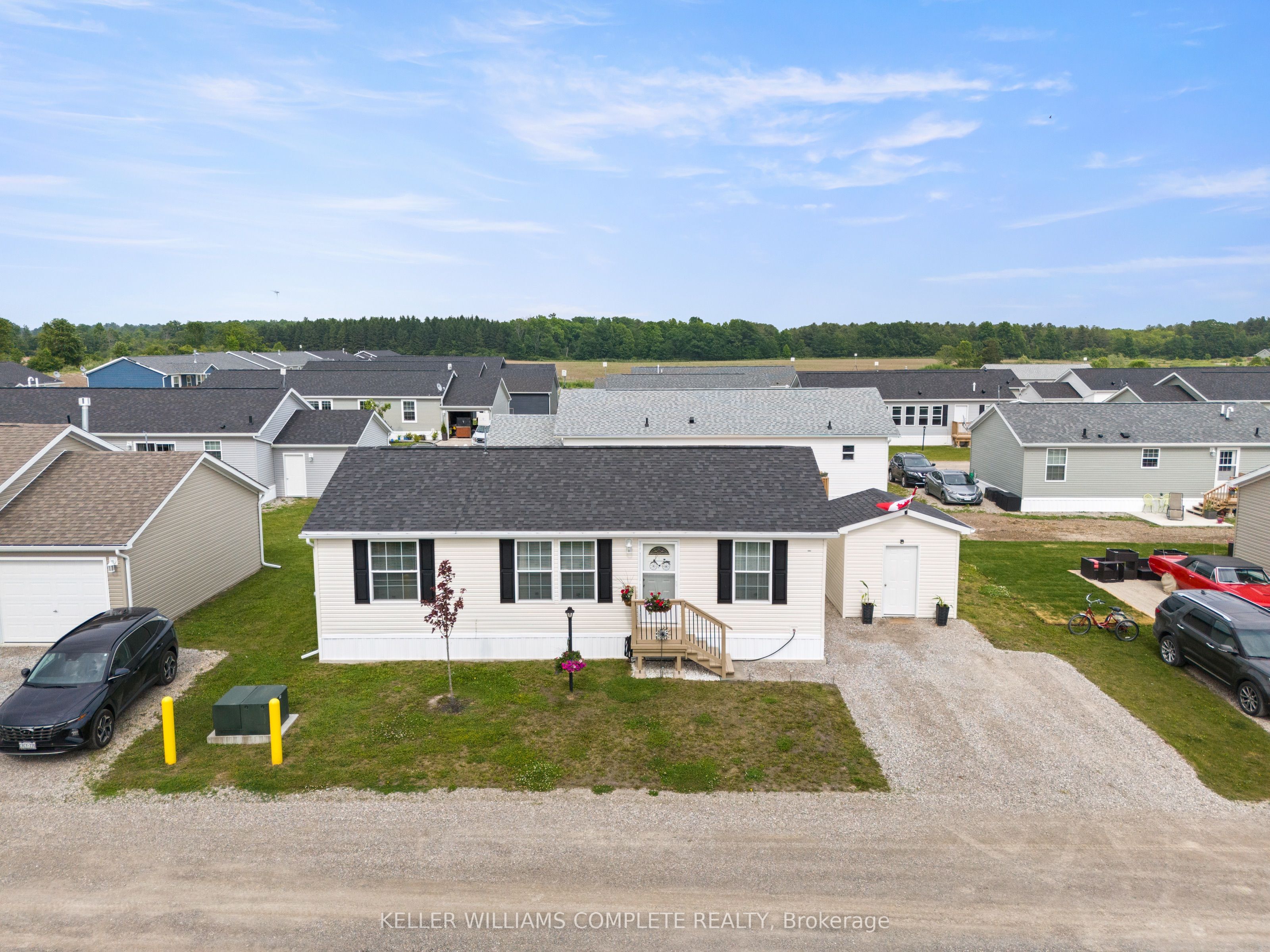 Photo 1 of 29 — 22 Copper Beech Drive, Haldimand, ON N0A 1L0