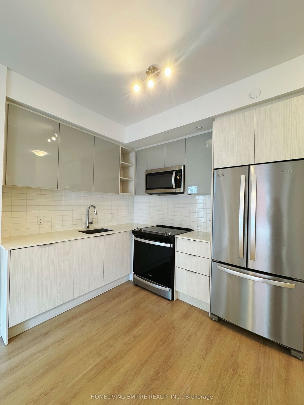 Photo of 50 Dunfield Avenue #918, Toronto, ON M4S 3A4 (MLS # C12140138)