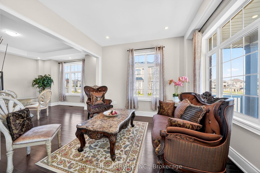 Photo of 425 Threshing Mill Boulevard, Oakville, ON L6H 0T4 (MLS # W12970362)