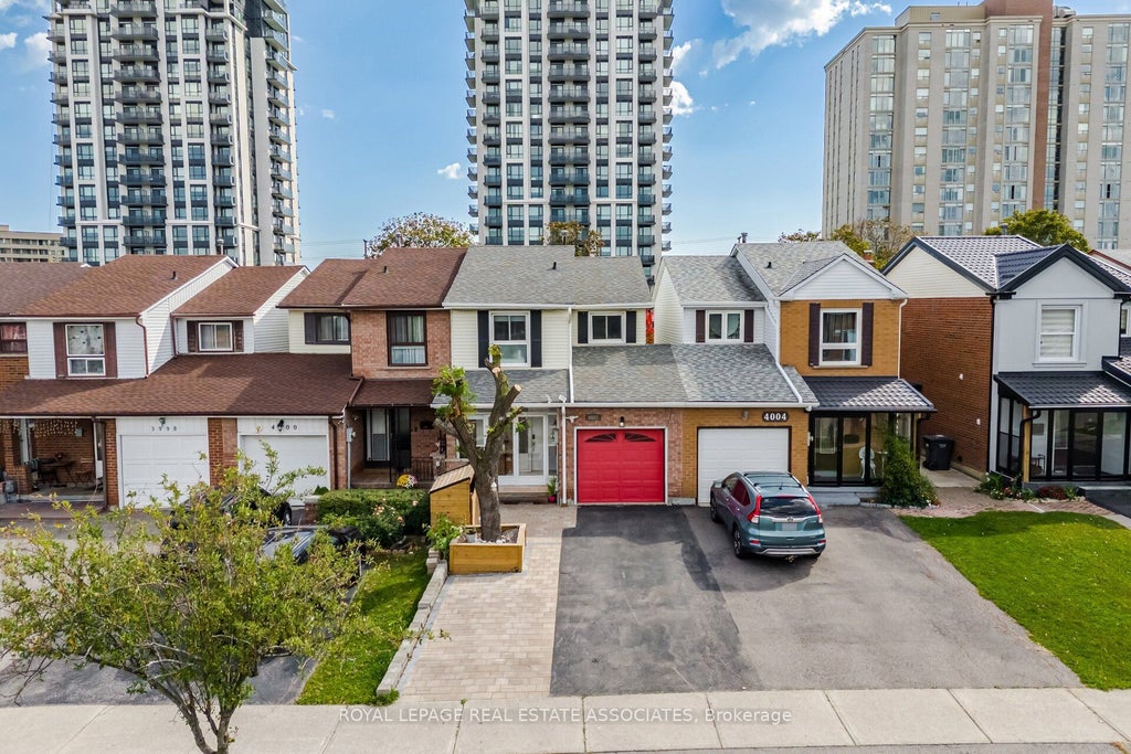 Photo of 4002 Bishopstoke Lane, Mississauga, ON L4Z 1J2 (MLS # W13886486)