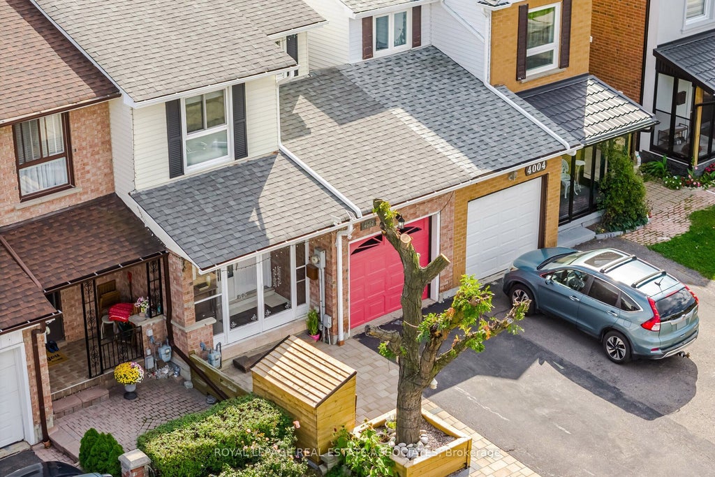 Photo of 4002 Bishopstoke Lane, Mississauga, ON L4Z 1J2 (MLS # W13886486)