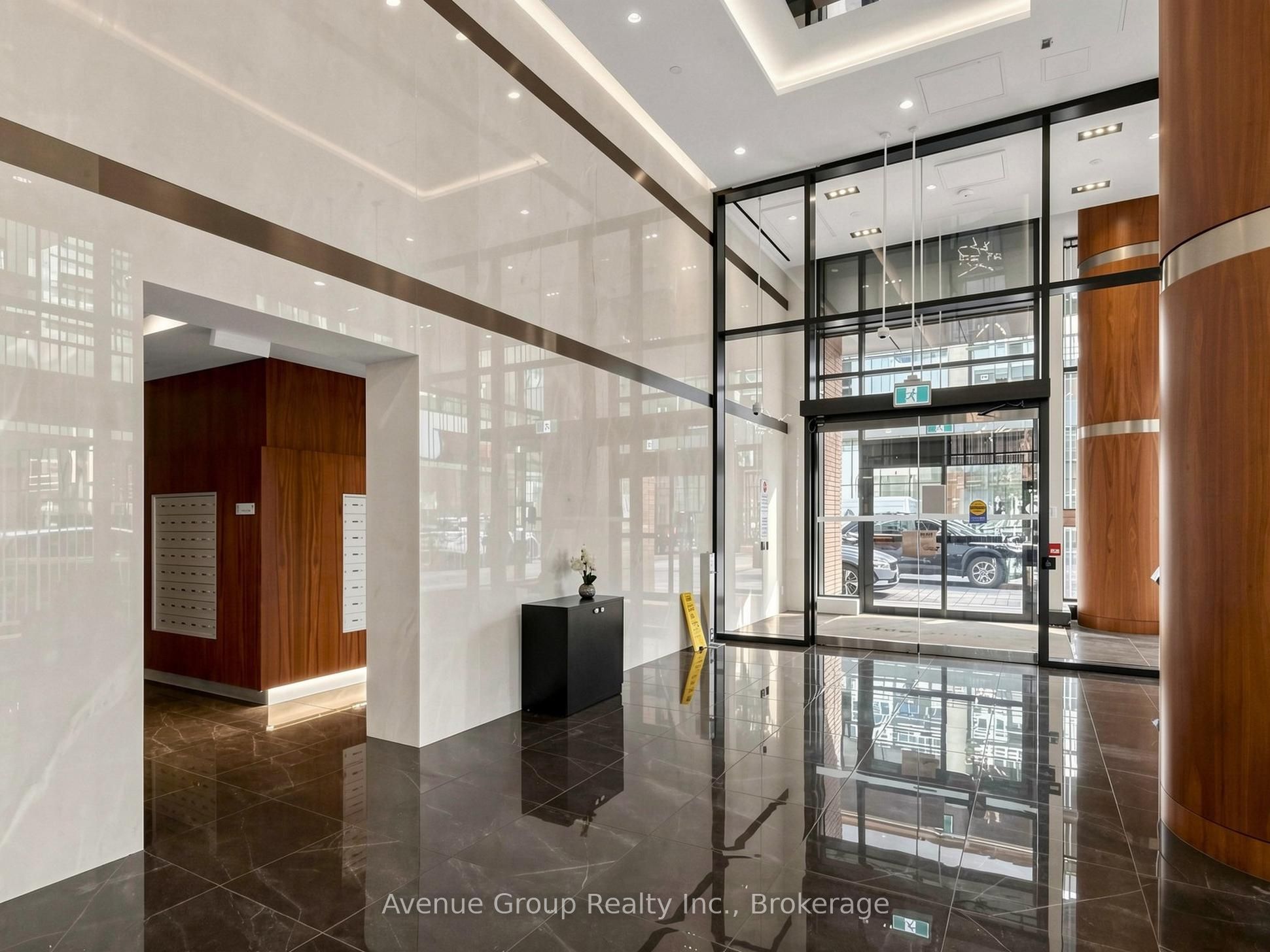 19 Bathurst Street 1105
