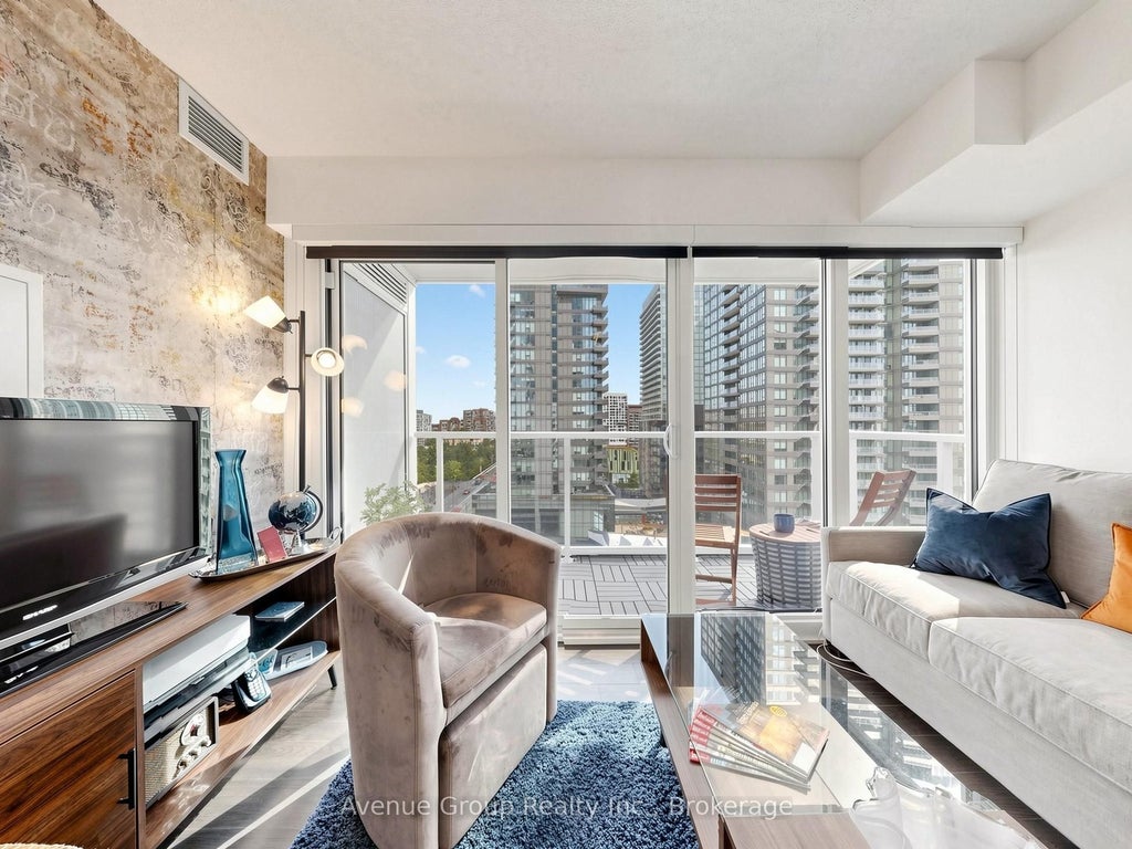 Photo of 19 Bathurst Street #1105, Toronto, ON M5V 0N2 (MLS # C13800604)