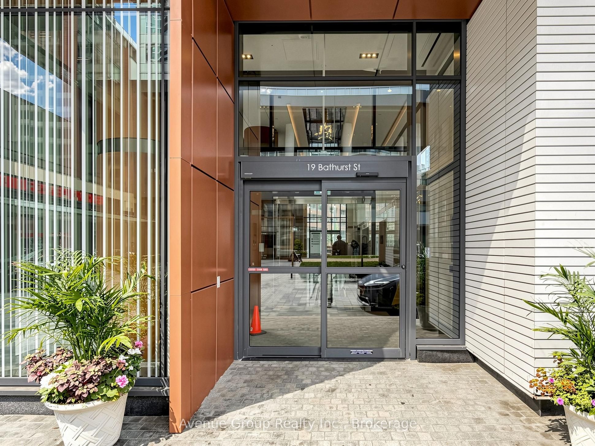 19 Bathurst Street 1105