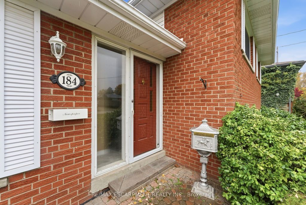 Photo of 184 Foxbar Road, Burlington, ON L7L 2Z9 (MLS # W12594876)