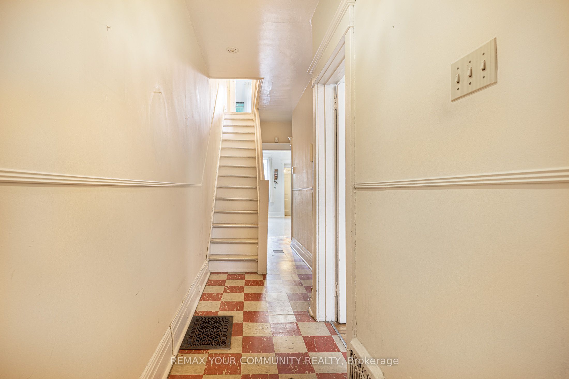 60 Hazelwood Avenue