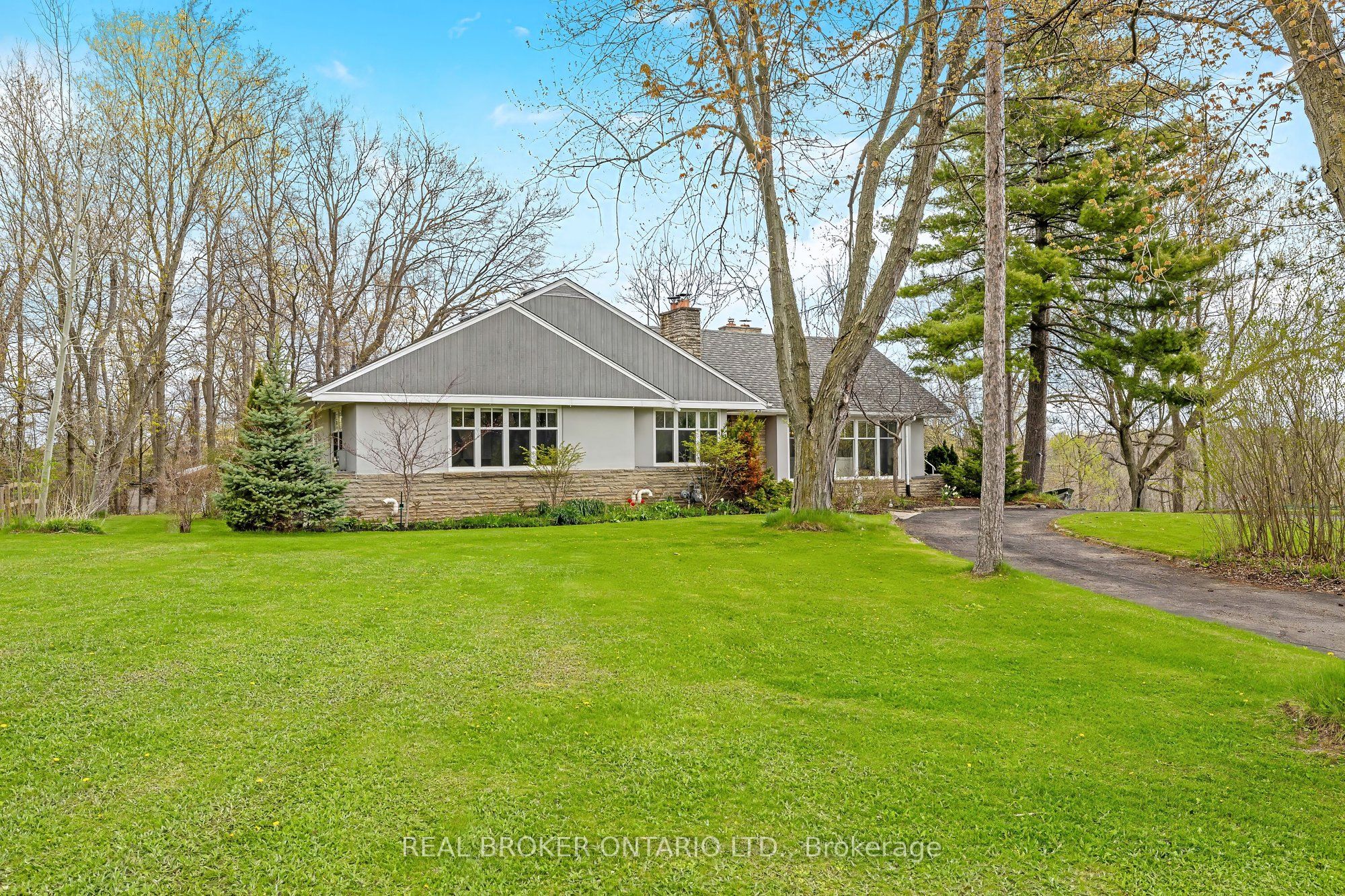 161 Confederation Street