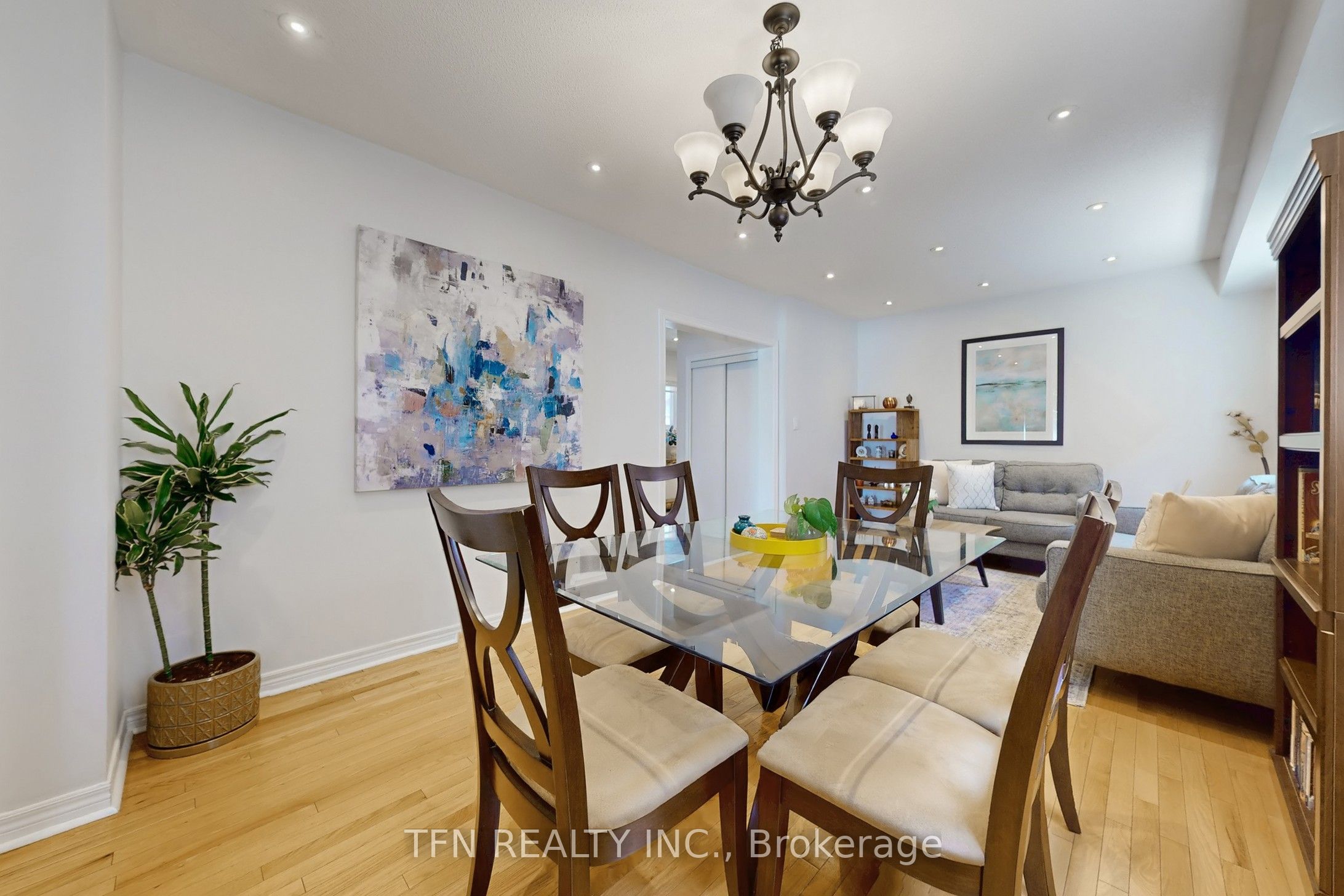 851 Clemens Crescent