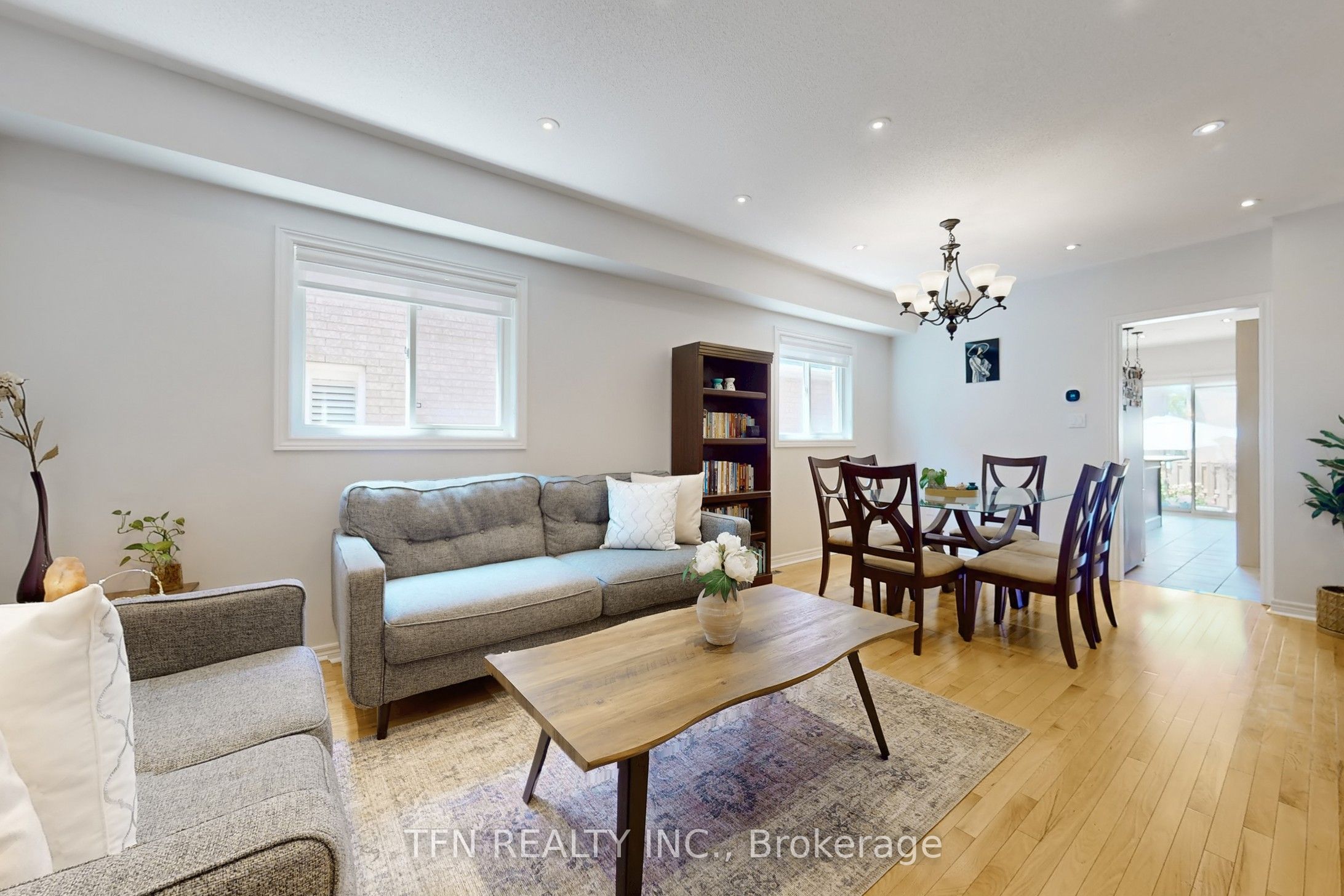 851 Clemens Crescent