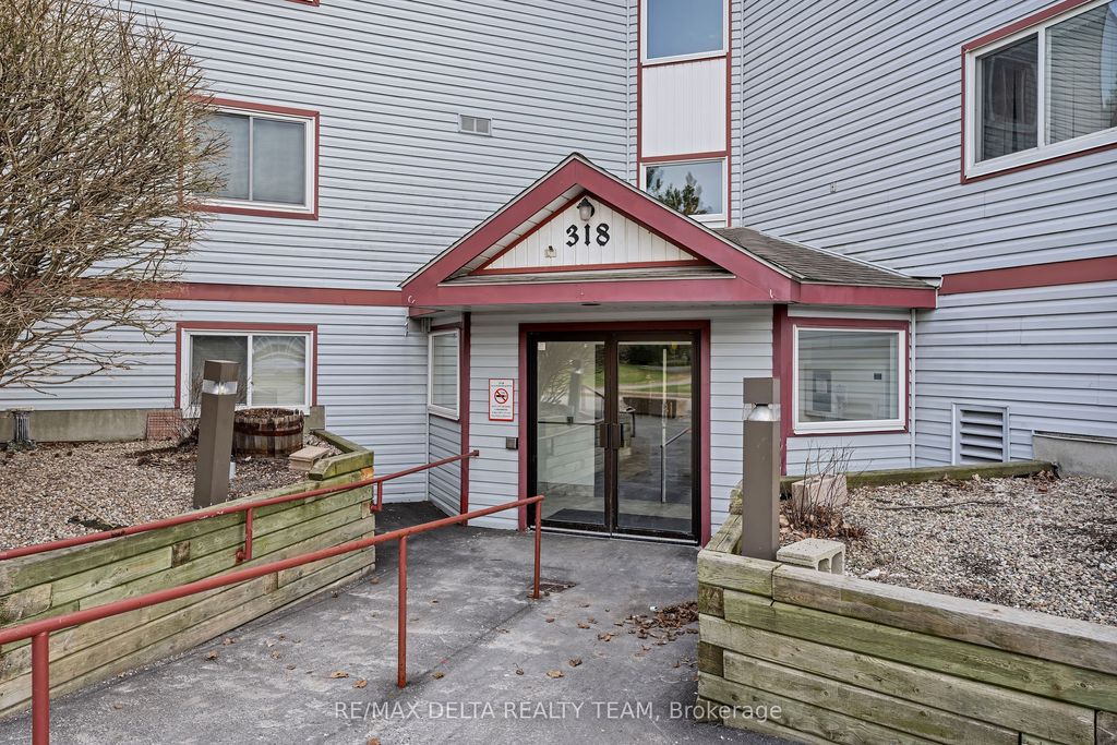 Photo of 318 LORRY GREENBERG Drive #119, Hunt Club - South Keys and Area, ON K1T 2R5 (MLS # X13038620)