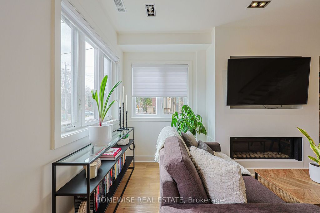 Photo of 12 Leeds Street, Toronto, ON M6G 1N7 (MLS # W12920160)