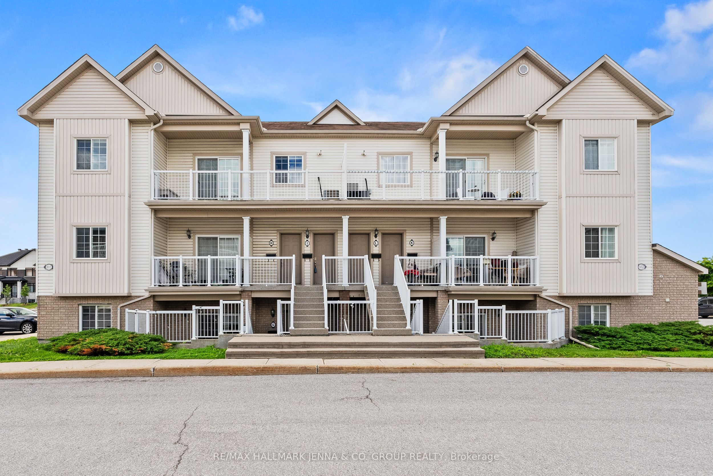 Photo 1 of 17 — 102 Artesa Private G, Kanata, ON K2S 0J8