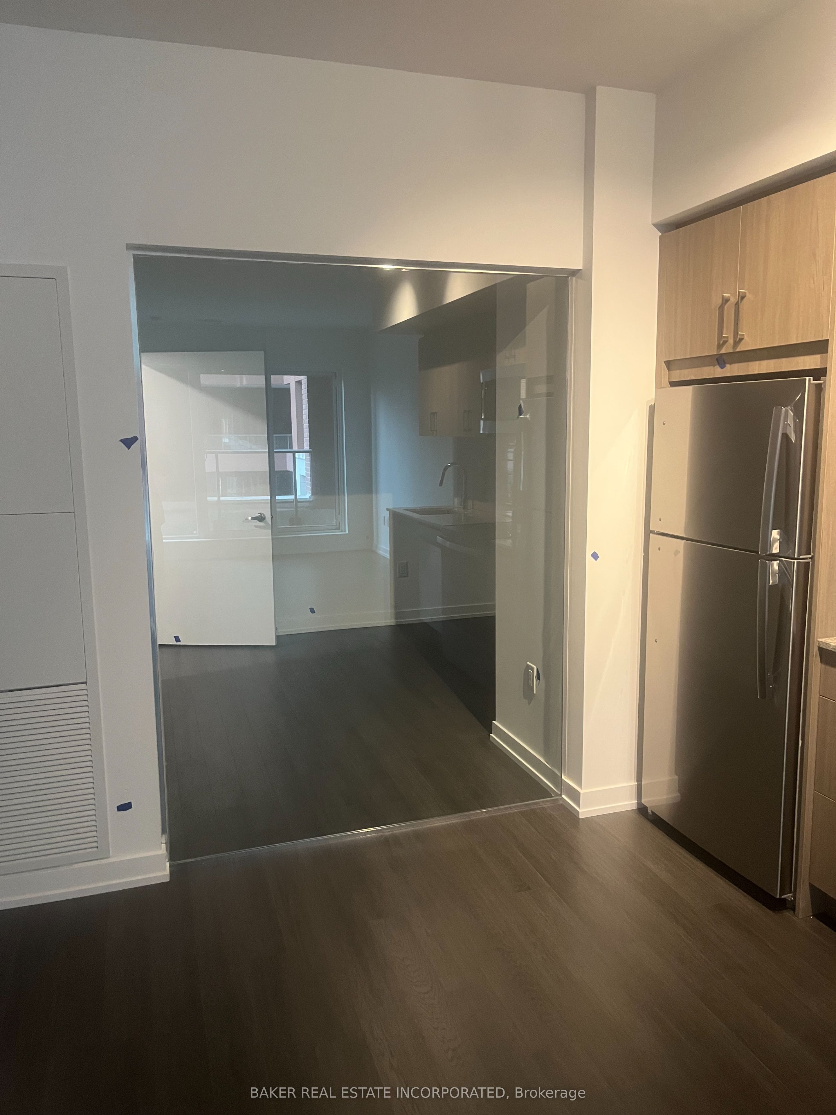 4010 Eglinton Avenue W 411