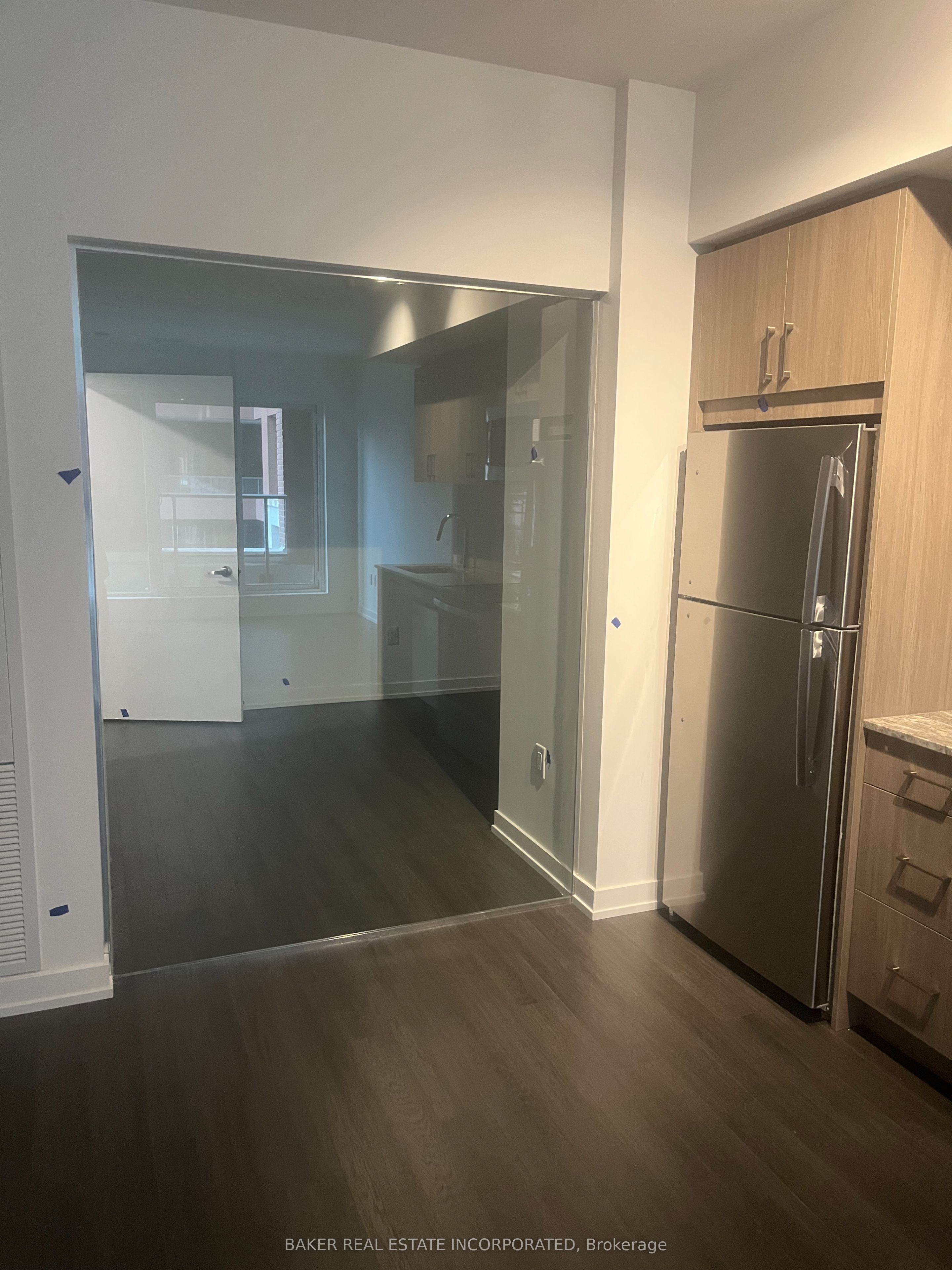 4010 Eglinton Avenue W 411