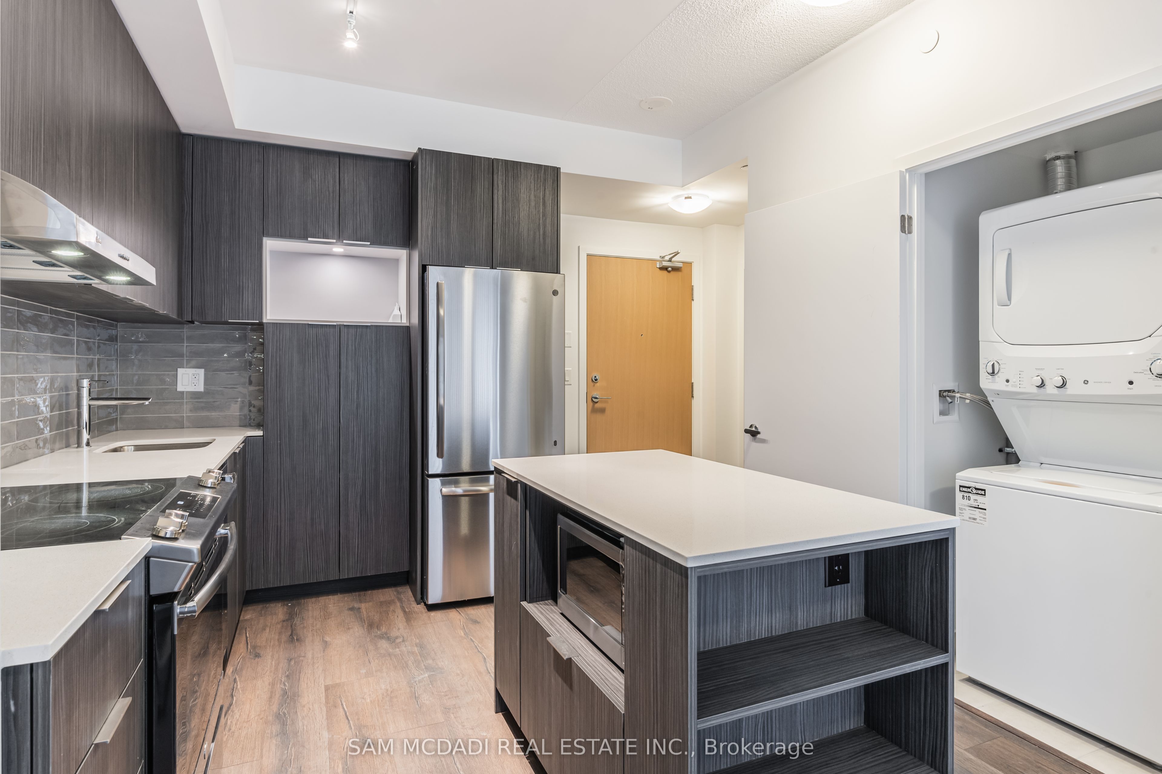 2520 Eglinton Avenue W 1714