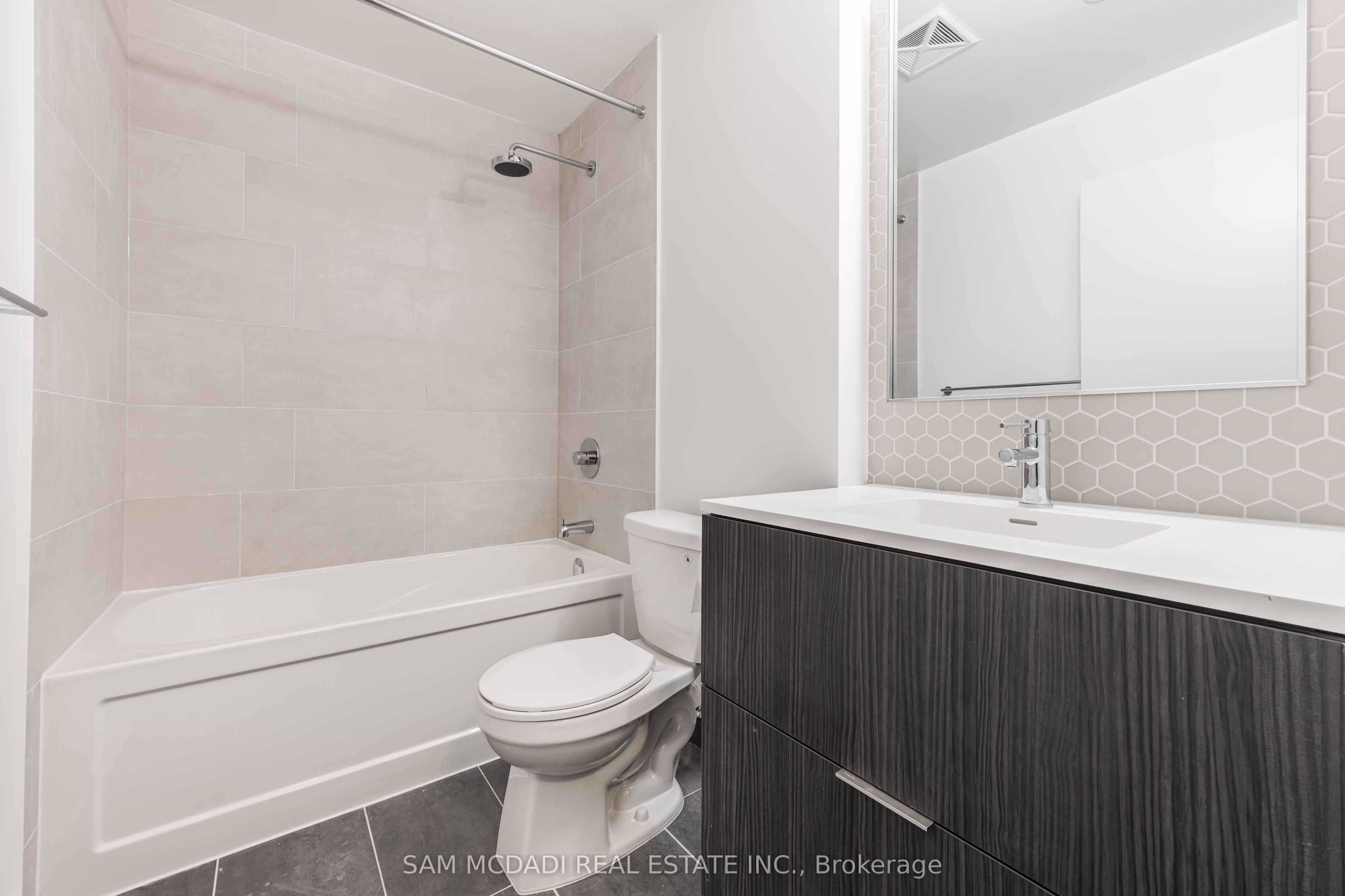 2520 Eglinton Avenue W 1714