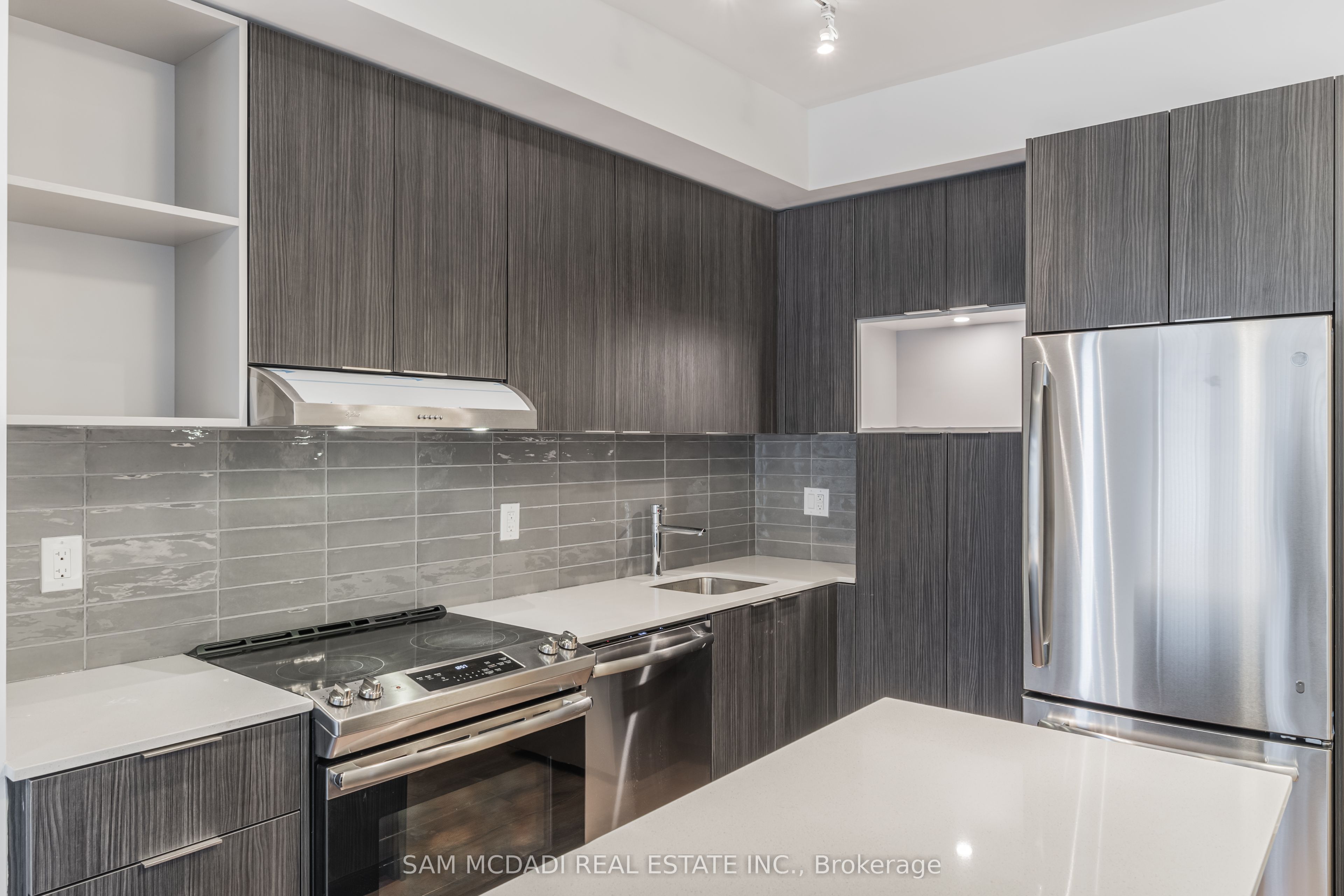 2520 Eglinton Avenue W 1714