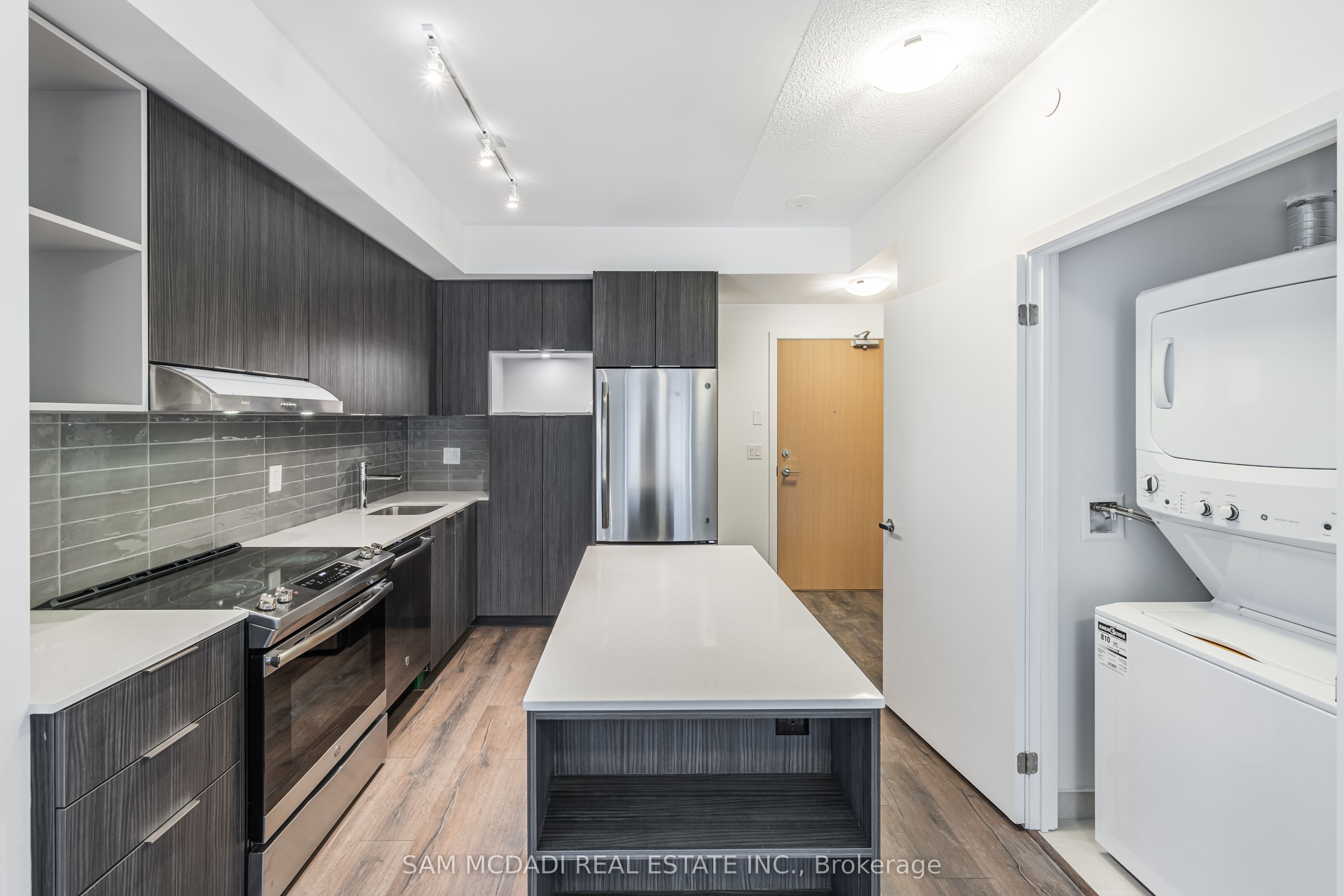 2520 Eglinton Avenue W 1714