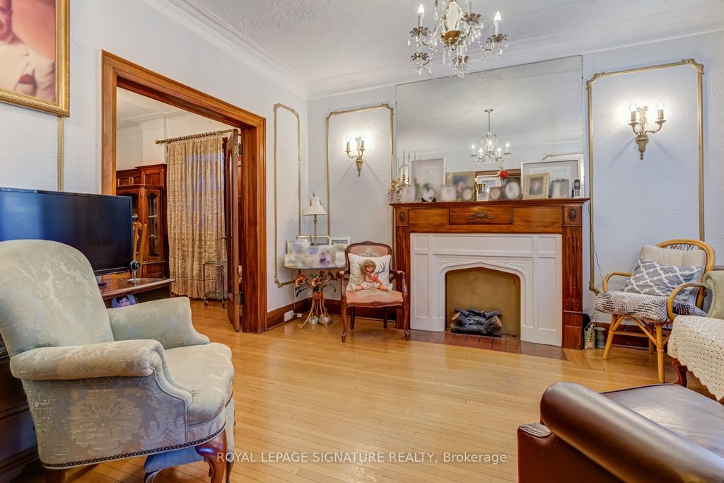 Photo of 432 Crawford St Street, Toronto, ON M6G 3J6 (MLS # C12441962)