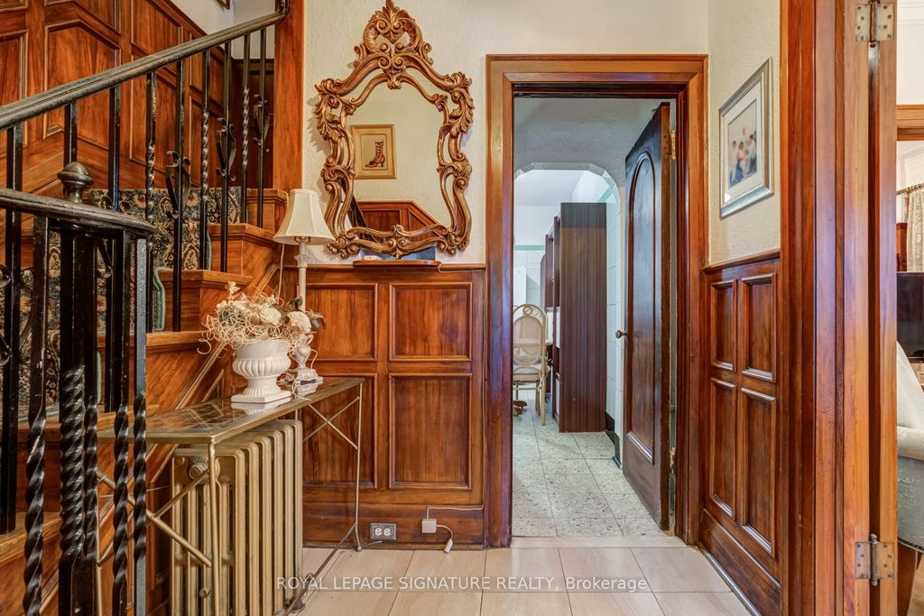 Photo of 432 Crawford St Street, Toronto, ON M6G 3J6 (MLS # C12441962)