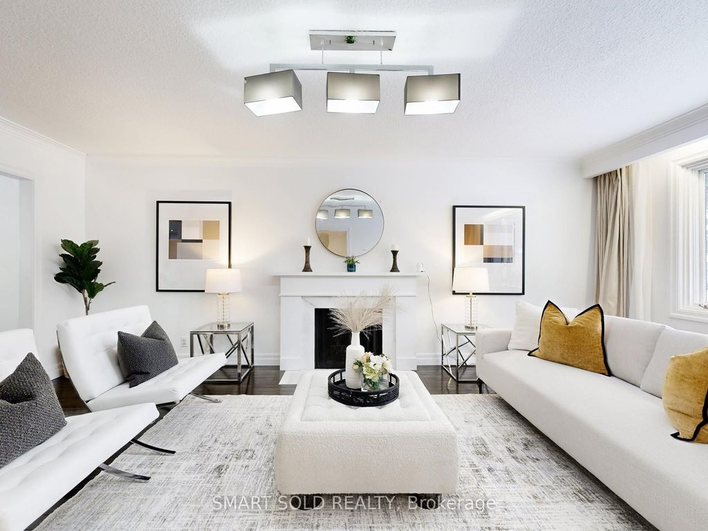 Photo of 9 Carluke Crescent, Toronto, ON M2L 2H7 (MLS # C12781858)