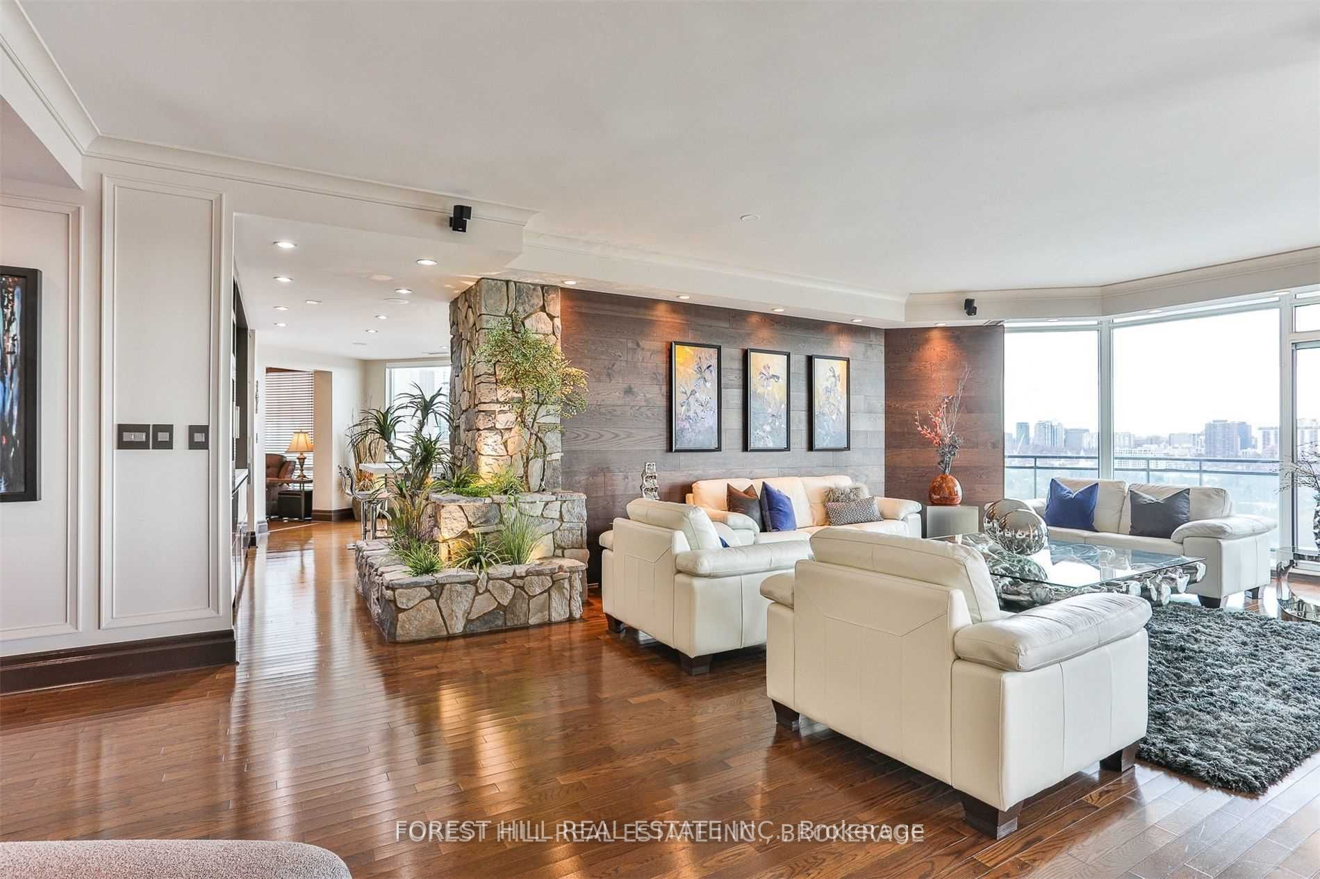 300 Bloor Street E 2701