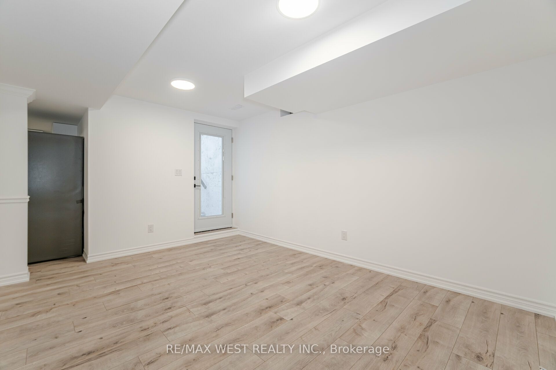 5456 Whitehorn Avenue Bsmt