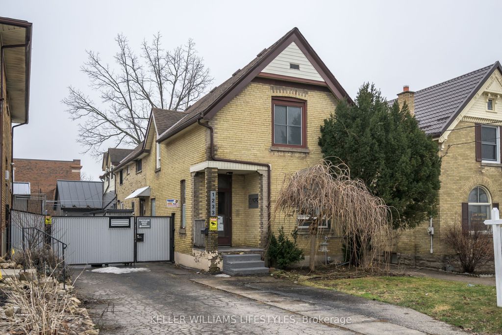 Photo of 1233 Dundas Street, London East, ON N5W 3B1 (MLS # X12860960)