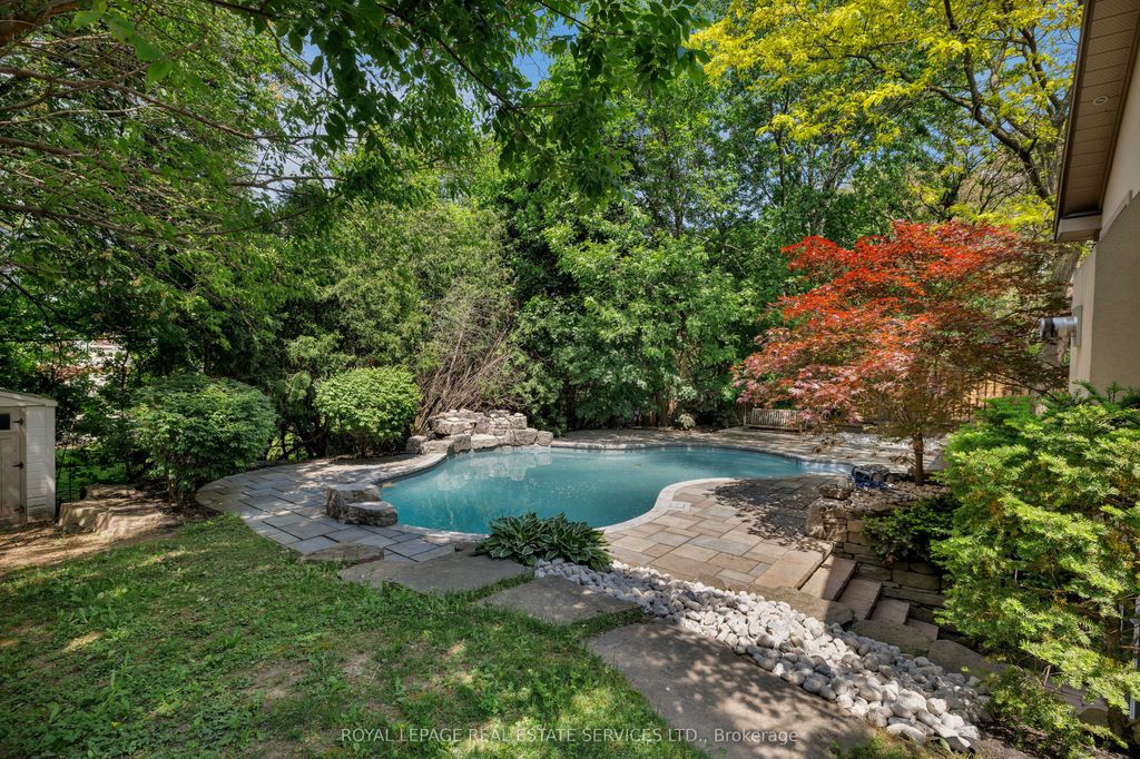 Photo of 1387 Willowdown Road, Oakville, ON L6L 1X2 (MLS # W13432440)