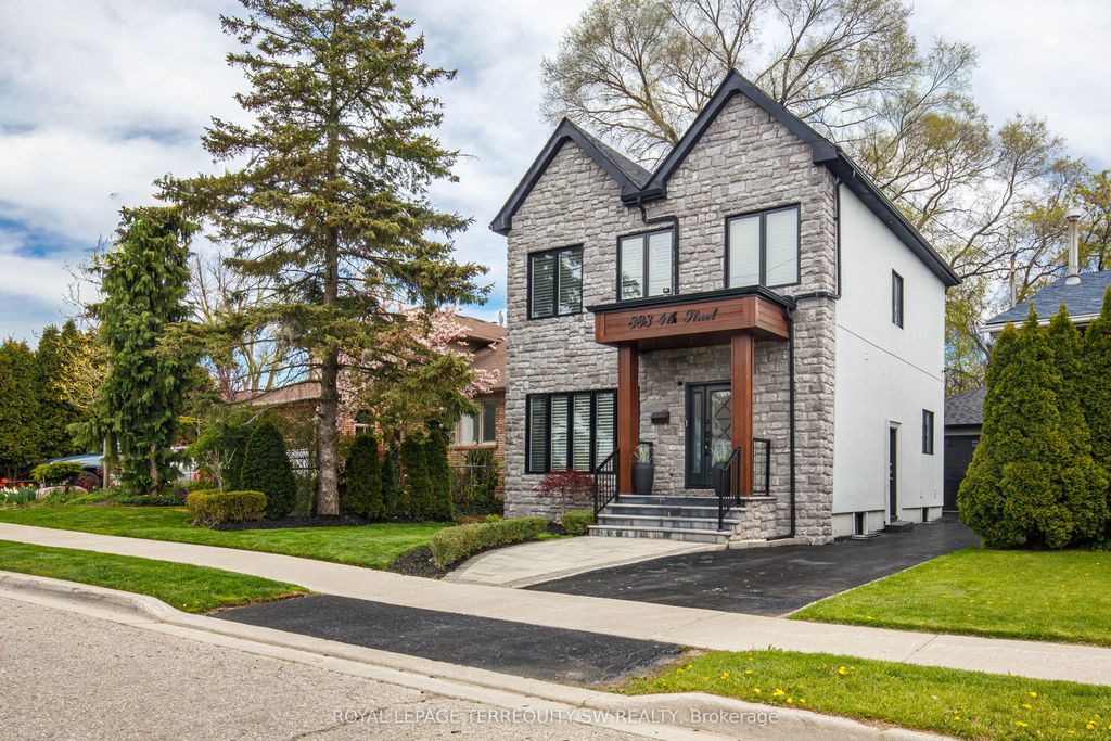 Photo of 888 Fourth Street, Mississauga, ON L5E 1J6 (MLS # W13140330)