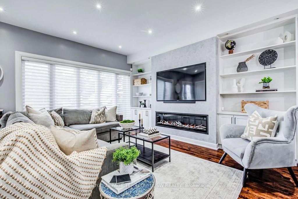Photo of 888 Fourth Street, Mississauga, ON L5E 1J6 (MLS # W13140330)