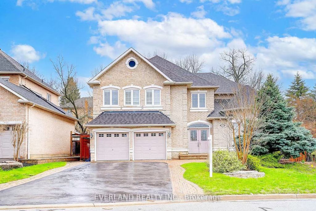 Photo of 922 Best Circle, Newmarket, ON L3X 2H8 (MLS # N13137150)