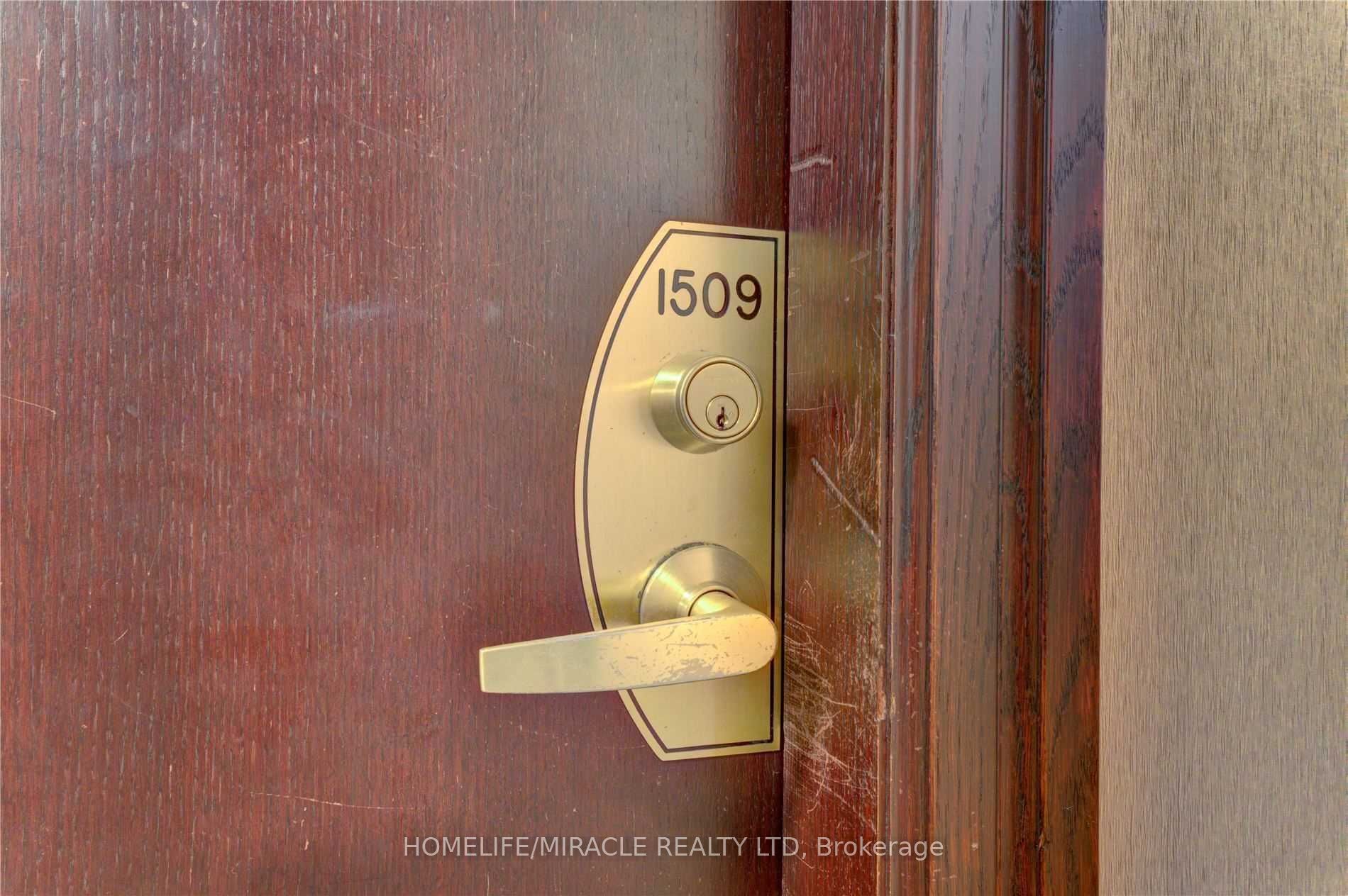 30 Grand Trunk Crescent 1509