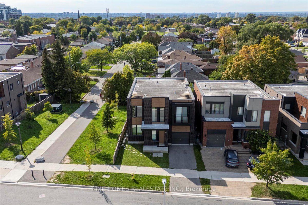 18 STANLEY GREENE Boulevard