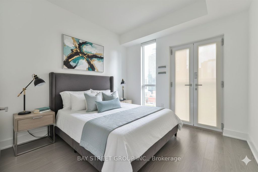 Photo of 955 Bay Street #805, Toronto, ON M5S 0C6 (MLS # C12498446)