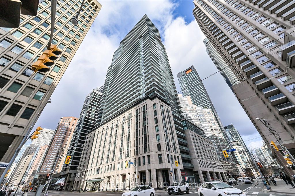 Photo of 955 Bay Street #805, Toronto, ON M5S 0C6 (MLS # C12498446)