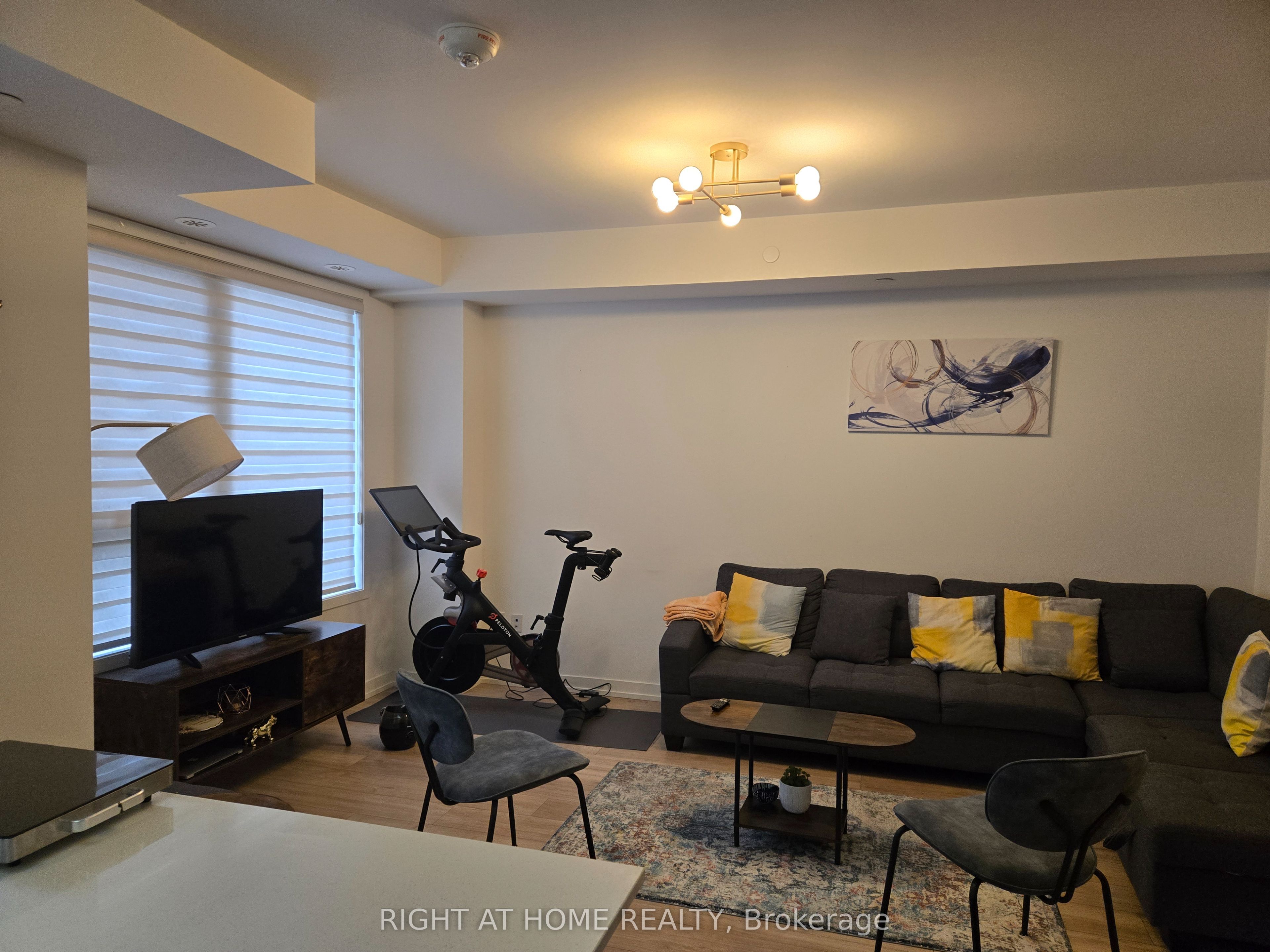 2530 Eglinton Avenue W 119
