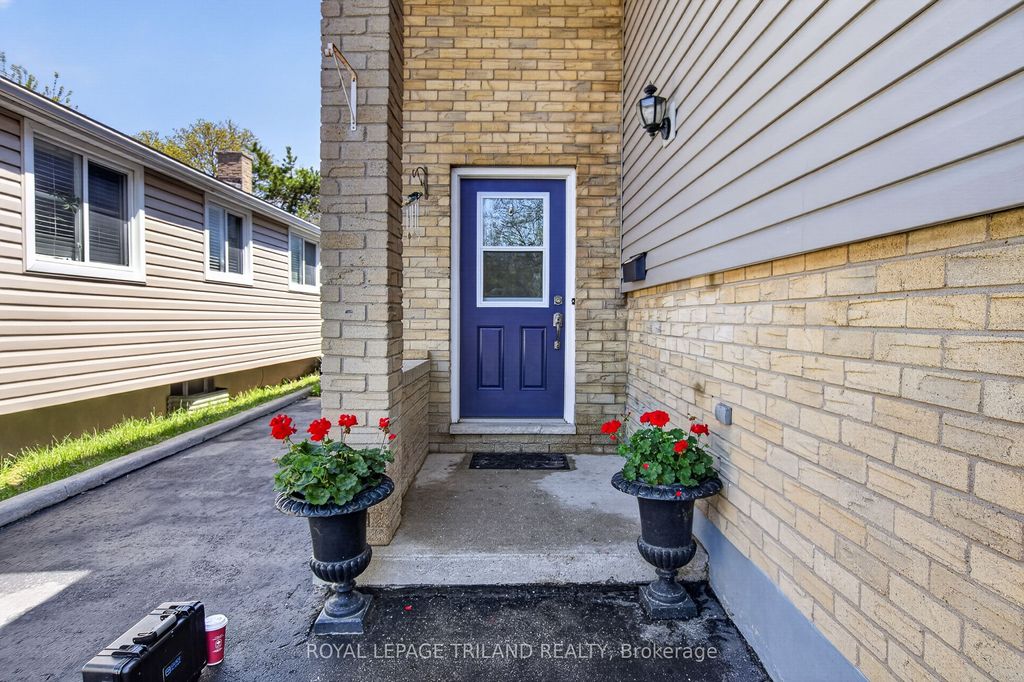 Photo of 58 Beechmount Crescent, London South, ON N6E 2J4 (MLS # X13042600)