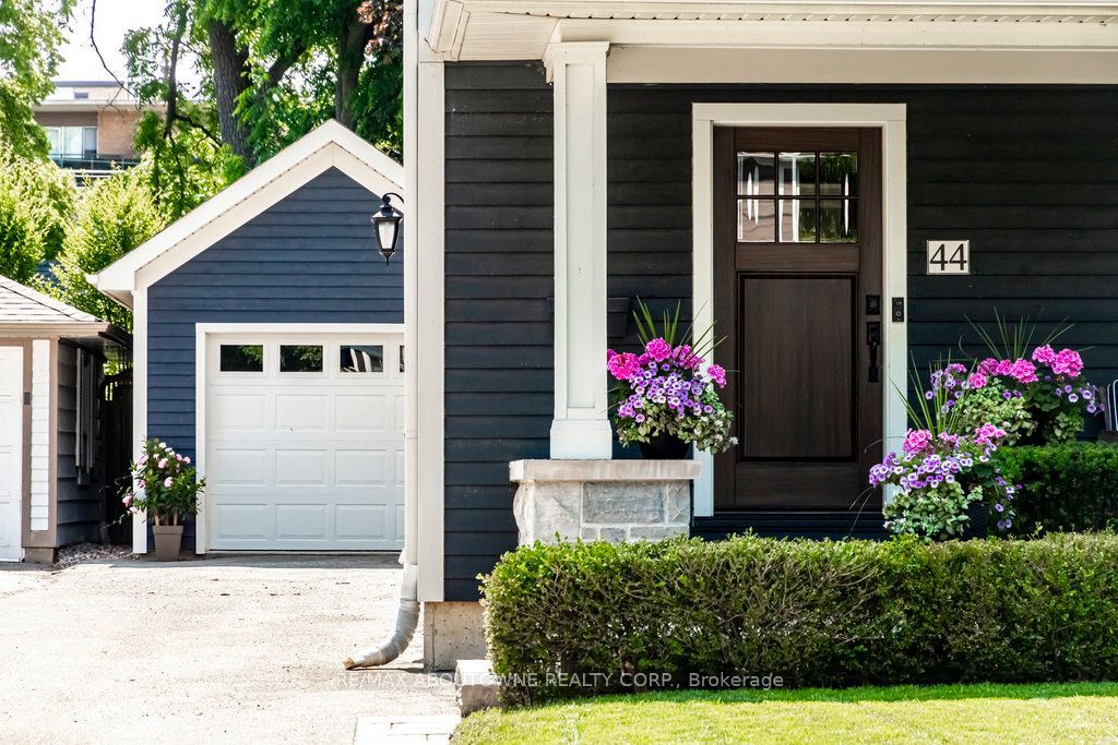 Photo of 44 Head Street, Oakville, ON L6K 1L5 (MLS # W13044812)